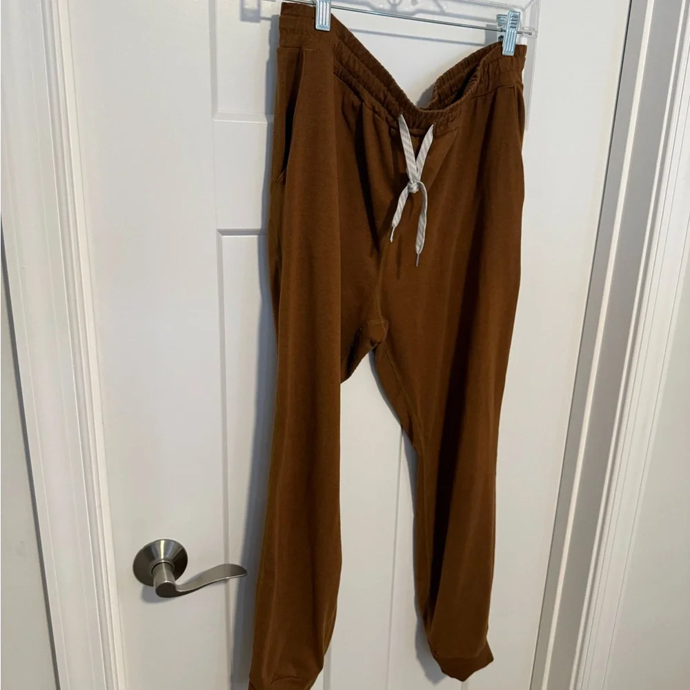 Vuori Women’s Brown Pull-On Jogger Pants - Picture 2 of 7